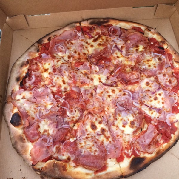 Foto tirada no(a) Pizza Letná por Tom J. em 8/23/2016