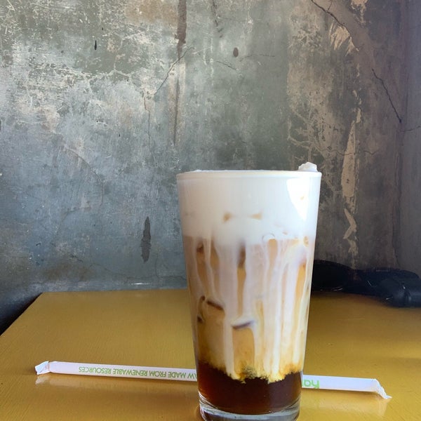 Das Foto wurde bei The Depot - Arsaga&#39;s Coffee, Food &amp; Libations von miha am 2/28/2020 aufgenommen