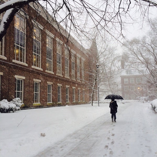 2/13/2014 tarihinde Steven T.ziyaretçi tarafından Brooklyn College Library'de çekilen fotoğraf