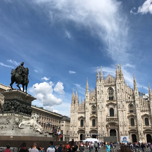 Foto diambil di Duomo di Milano oleh Chris pada 5/20/2017