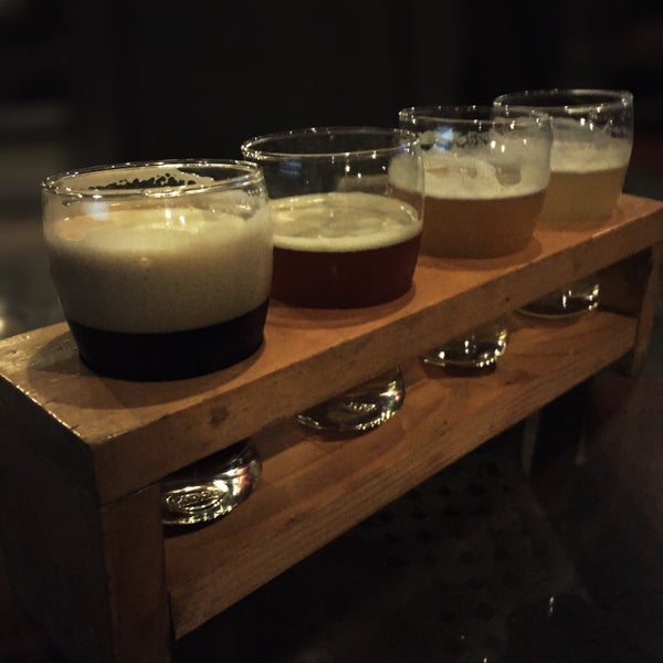 Photo prise au Vapour - Pub and Brewery par Murugu N. le7/7/2015