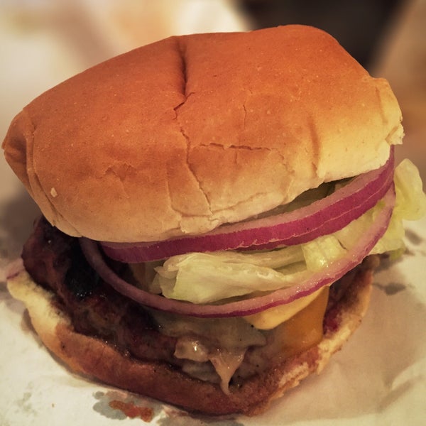 Foto tirada no(a) Burger Joint por Murugu N. em 4/5/2015
