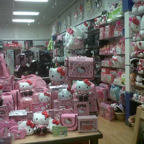 Sanrio Outlet Store - Grapevine Mills - 121 visitors