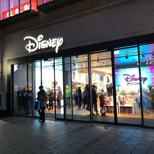 Снимок сделан в Disney Store пользователем windblume 2/3/2018