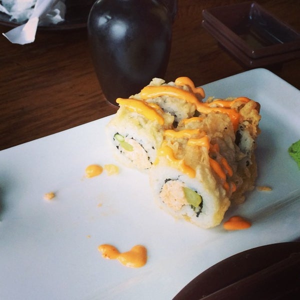 Foto tirada no(a) Souzai Sushi and Sake por Emily S. em 7/10/2014