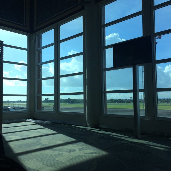 2/2/2015에 Evgeniya K.님이 응우라라이 공항 (DPS)에서 찍은 사진