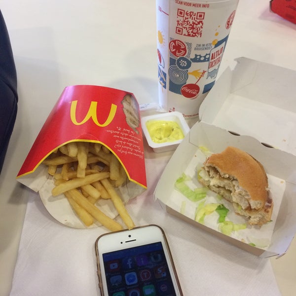 Das Foto wurde bei McDonald&#39;s von &#39;erenqül B. am 7/24/2015 aufgenommen