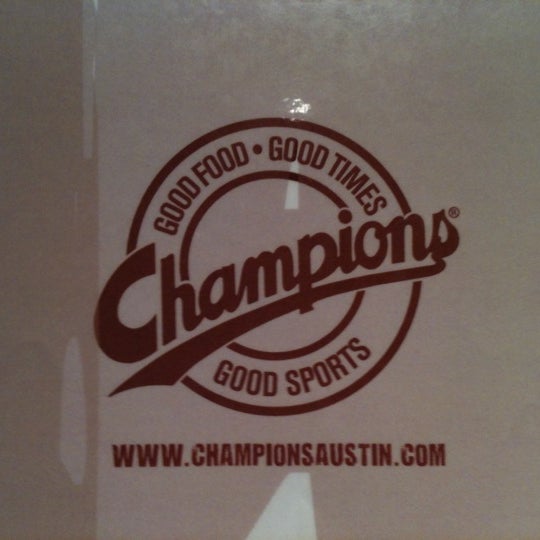 รูปภาพถ่ายที่ Champions Restaurant &amp; Sports Bar โดย L.I.L. G. เมื่อ 11/3/2012
