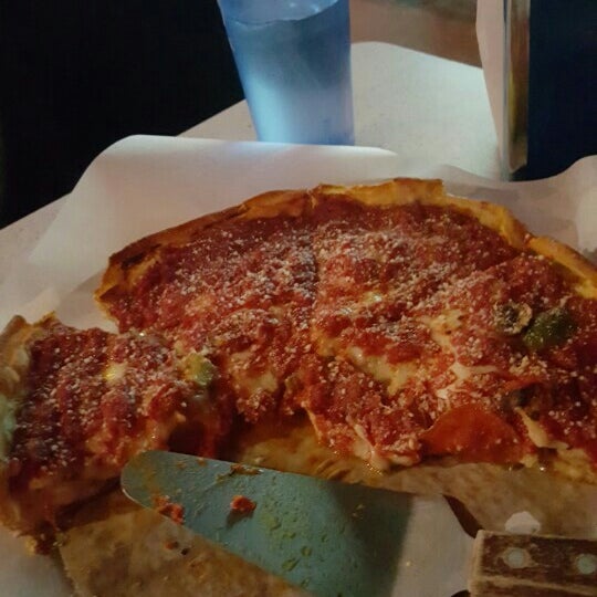 Снимок сделан в Nancy&#39;s Chicago Pizza пользователем Fat DaddyBoogie 2/13/2016