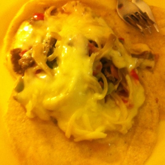 Photo taken at Tacos Chapultepec by Maikel R. on 12/6/2012