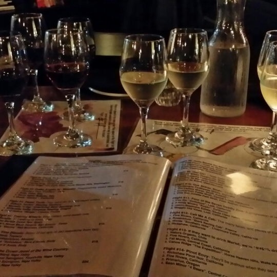 12/1/2013 tarihinde Kendra D.ziyaretçi tarafından Copa Wine Bar'de çekilen fotoğraf