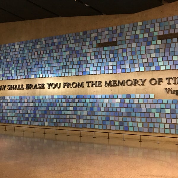Das Foto wurde bei 9/11 Tribute Museum von Myles C. am 10/3/2018 aufgenommen
