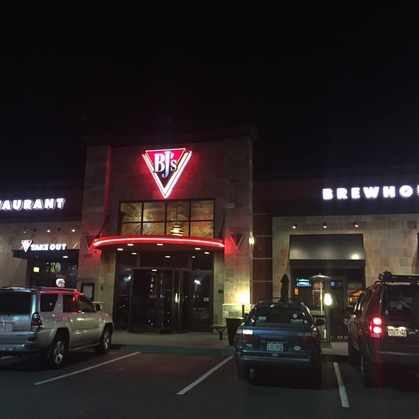 Photo taken at BJ&#39;s Restaurant &amp; Brewhouse by Ethan W. on 7/21/2016
