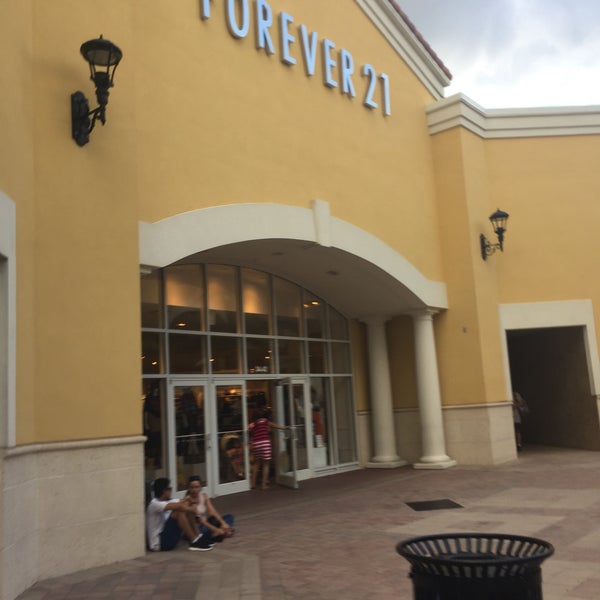 Forever 21 store walk-through Orlando Premium Outlets [4K] 