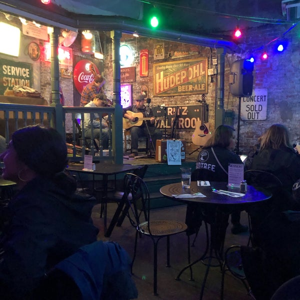Photo taken at Arnold&#39;s Bar &amp; Grill by Sabrina S. on 4/22/2019