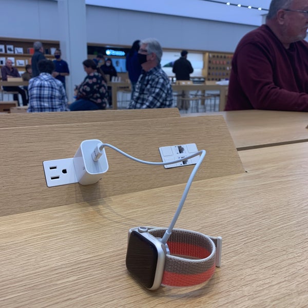 Apple West Town Mall 7600 Kingston Pike