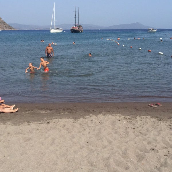 Foto diambil di İncir Beach oleh Aaa pada 9/11/2015