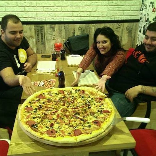 Foto tomada en Happy&#39;s Pizza  por Happy&#39;s Pizza el 5/23/2014