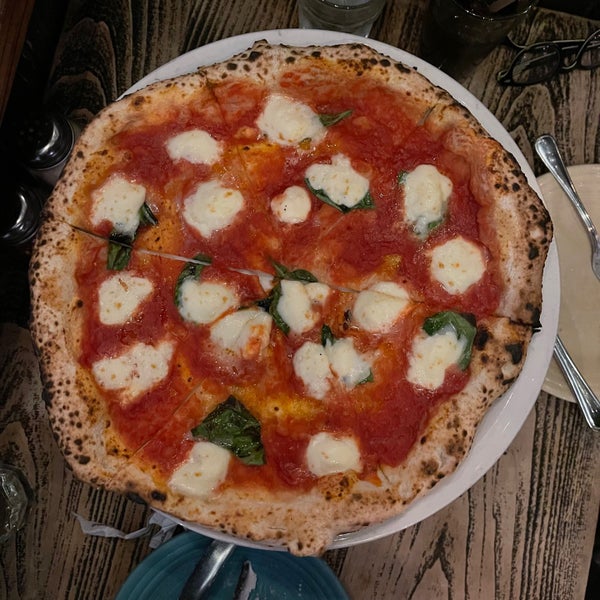 4/14/2023 tarihinde QQziyaretçi tarafından Tony’s Pizza Napoletana'de çekilen fotoğraf
