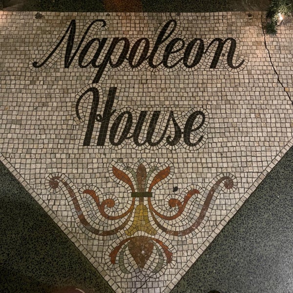 Photo taken at Napoleon House by QQ on 12/12/2022