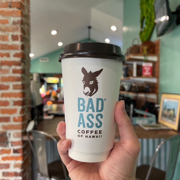 Photo taken at Bad Ass Coffee of Hawaii by QQ on 10/29/2022