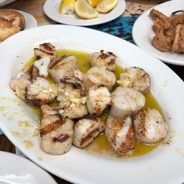 Foto diambil di Astoria Seafood oleh QQ pada 4/27/2019