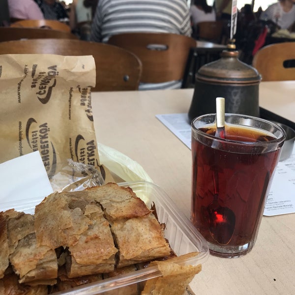 Foto scattata a Çengelköy Tarihi Çınaraltı Çay Bahçesi da Arife T. il 8/7/2019