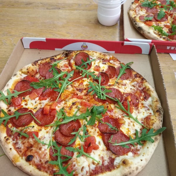 Пицца лаб. Pizza lab. Вкус лаб доставка еды. Пицца лаб. Пицца с московским салатом.