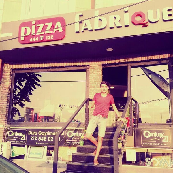 5/22/2015에 Burak S.님이 Pizza Fabrique에서 찍은 사진