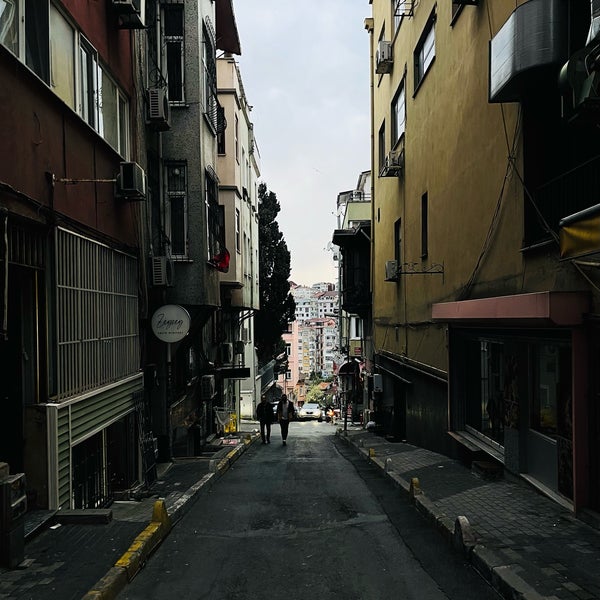 รูปภาพถ่ายที่ Şişli โดย Faisal K. เมื่อ 4/28/2024