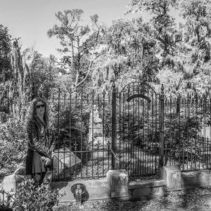 Foto diambil di Bonaventure Cemetery Tours ™ oleh 6th Sense W. pada 4/20/2016