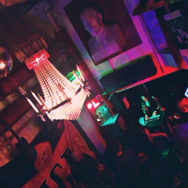 รูปภาพถ่ายที่ KGB Bar &amp; Restaurant โดย Elina N. เมื่อ 3/29/2014