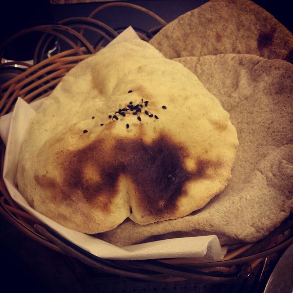 Foto tomada en Ennap Restaurant مطعم عناب  por Ali B. el 10/14/2014