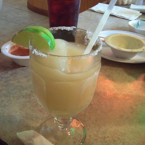 Das Foto wurde bei Los Arcos Mexican Restaurant von Kendra C. am 6/16/2012 aufgenommen