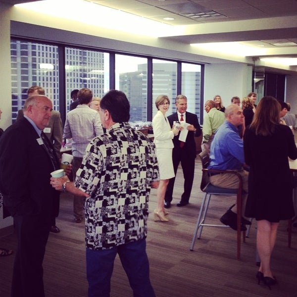 รูปภาพถ่ายที่ Dallas Regional Chamber โดย Robert H. เมื่อ 6/5/2014