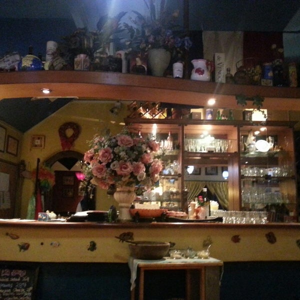 Papa французский. Woody Bar Батуми. Chiavari Restaurant. Вуди бар в Батуми фото. Woody Bar Batumi.