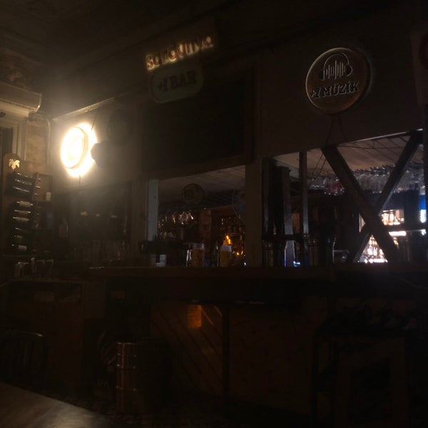 Photo prise au Sardunya Cafe &amp; Bar par İlker Raşit İ. le9/27/2023