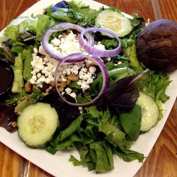 2/4/2014 tarihinde The Purple Onion Cafeziyaretçi tarafından The Purple Onion Cafe'de çekilen fotoğraf