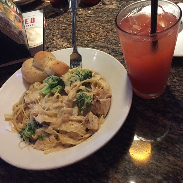 Photo taken at BJ&#39;s Restaurant &amp; Brewhouse by LXXVII .. on 8/3/2016