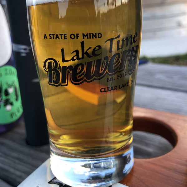 Foto tirada no(a) Lake Time Brewery por Brian W. em 10/15/2021