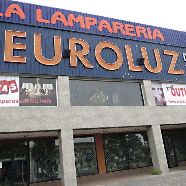 รูปภาพถ่ายที่ Lámparas Sevilla EUROLUZ โดย Lámparas Sevilla EUROLUZ เมื่อ 2/4/2014