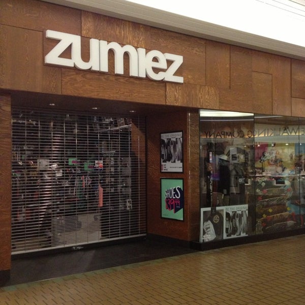 Zumiez Clothing Store in Hilo