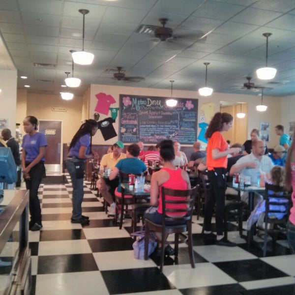 10/19/2013にJerry S.がMetro Dinerで撮った写真