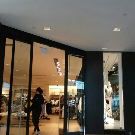 Zara - Clothing Store in Canoga Park