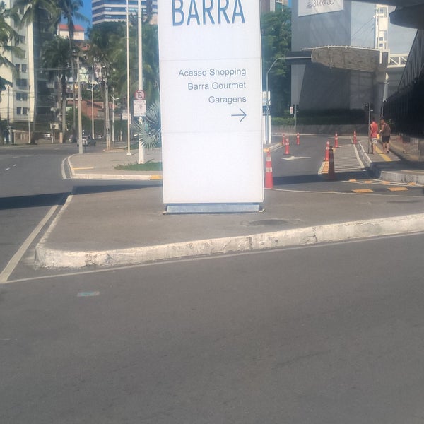Foto tirada no(a) Shopping Barra por Dinho G. em 6/24/2018