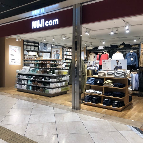 Muji Com Clothing Store In 大阪市