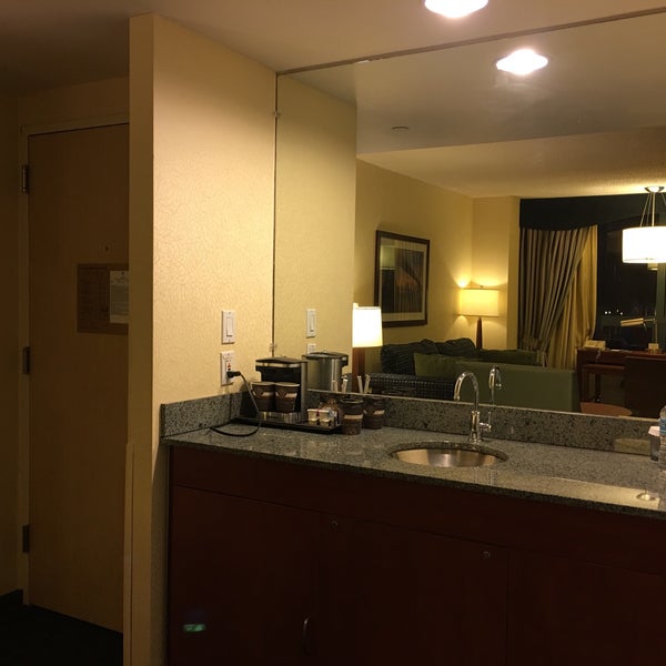 Foto scattata a DoubleTree Suites by Hilton Hotel New York City - Times Square da Kochia L. il 2/1/2017