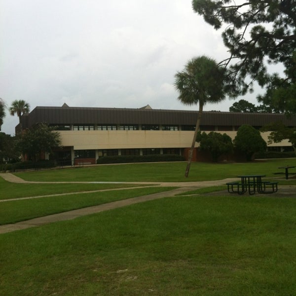 7/23/2013 tarihinde Nasya W.ziyaretçi tarafından Pensacola State College'de çekilen fotoğraf