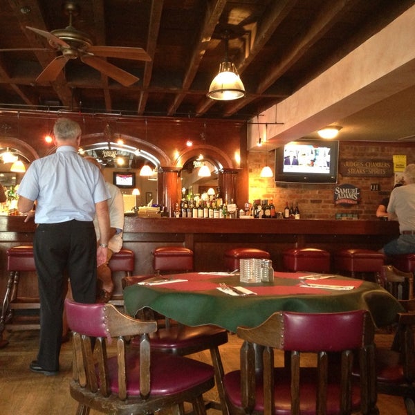 8/30/2013 tarihinde Tom O.ziyaretçi tarafından Glen Park Tavern'de çekilen fotoğraf