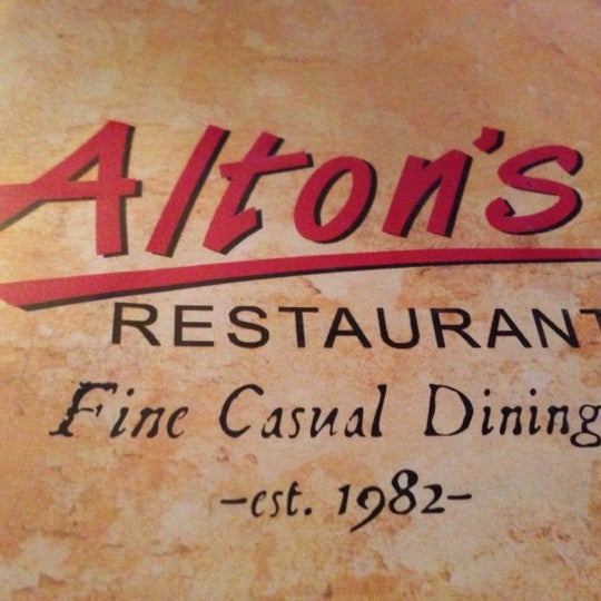 Снимок сделан в Alton&#39;s Restaurant пользователем Tom O. 11/23/2012